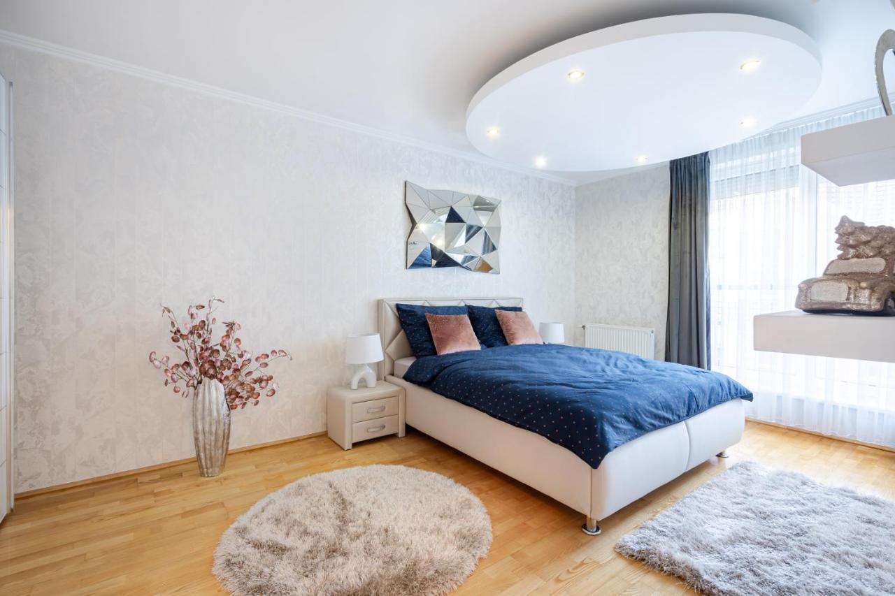 Beautiful Three Bedrooms With Free Parking Close To The Danube Coast Apartamento