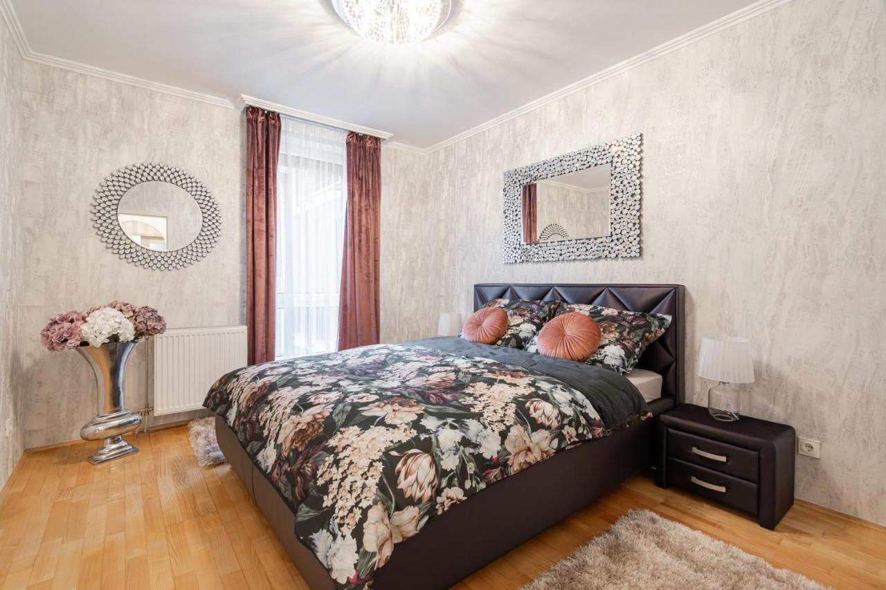 Apartamento Beautiful Three Bedrooms With Free Parking Close To The Danube Coast *