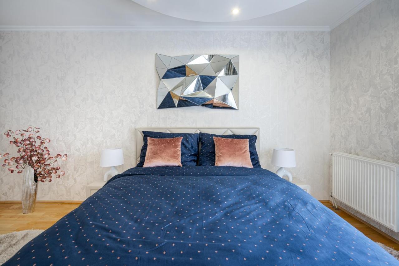 Apartamento Beautiful Three Bedrooms With Free Parking Close To The Danube Coast *