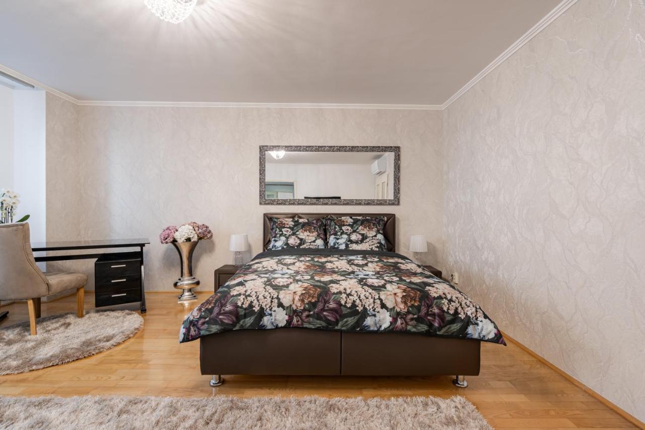 Apartamento Beautiful Three Bedrooms With Free Parking Close To The Danube Coast