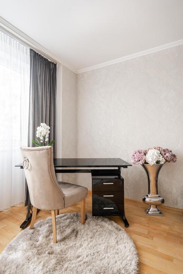 Beautiful Three Bedrooms With Free Parking Close To The Danube Coast Apartamento